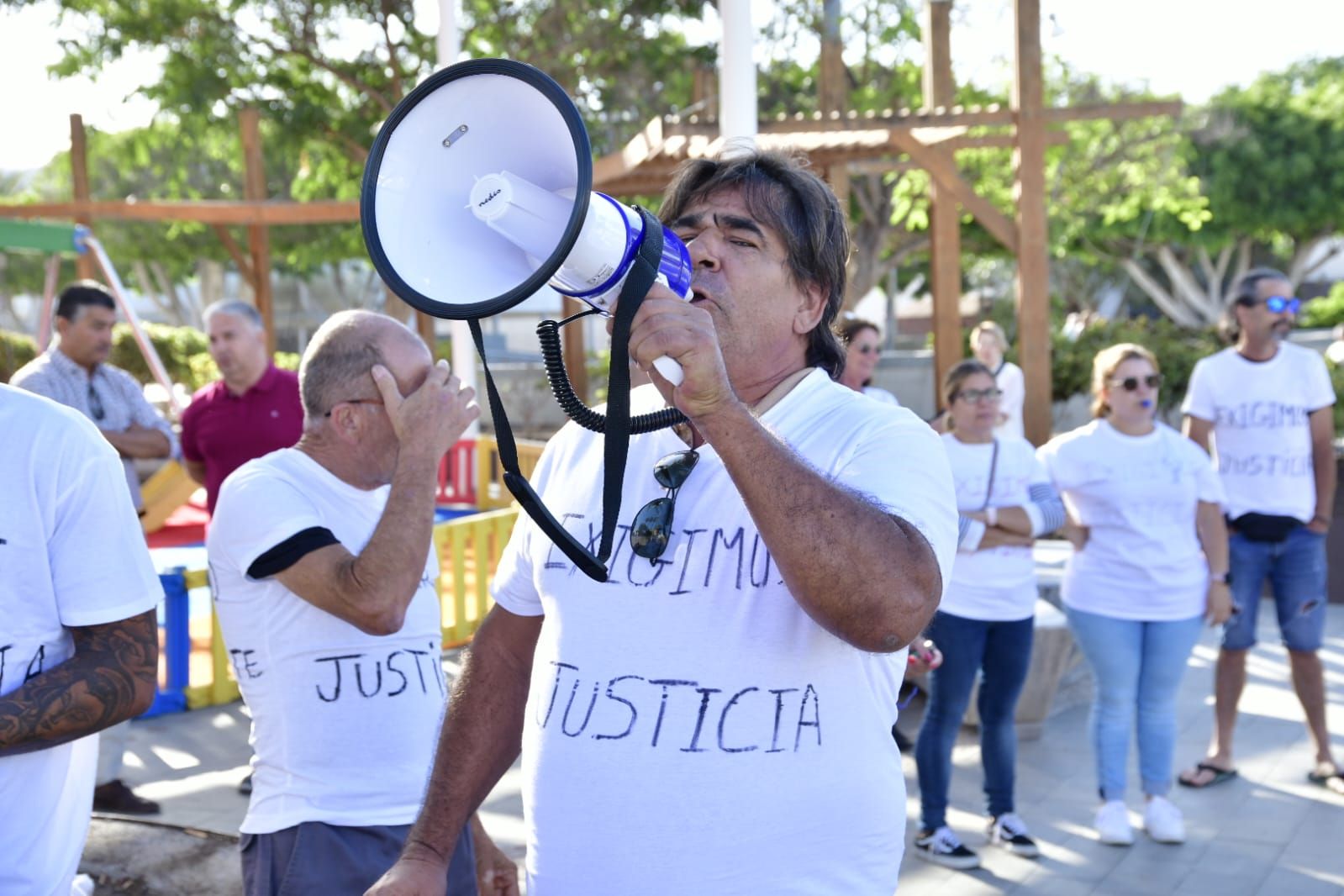 Manifestación por el cierre de tres locales en Puerto Rico