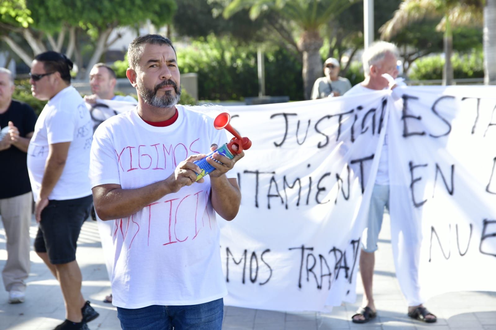 Manifestación por el cierre de tres locales en Puerto Rico