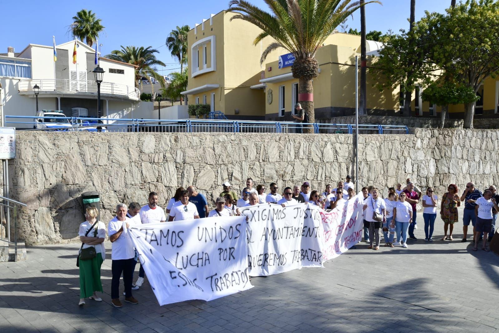 Manifestación por el cierre de tres locales en Puerto Rico