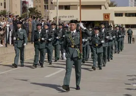 Agentes de la Guardia Civil junto a la Comandancia de Las Palmas en un acto.