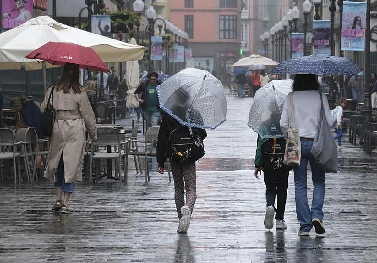 Episodio de lluvia en la capital grancanaria.