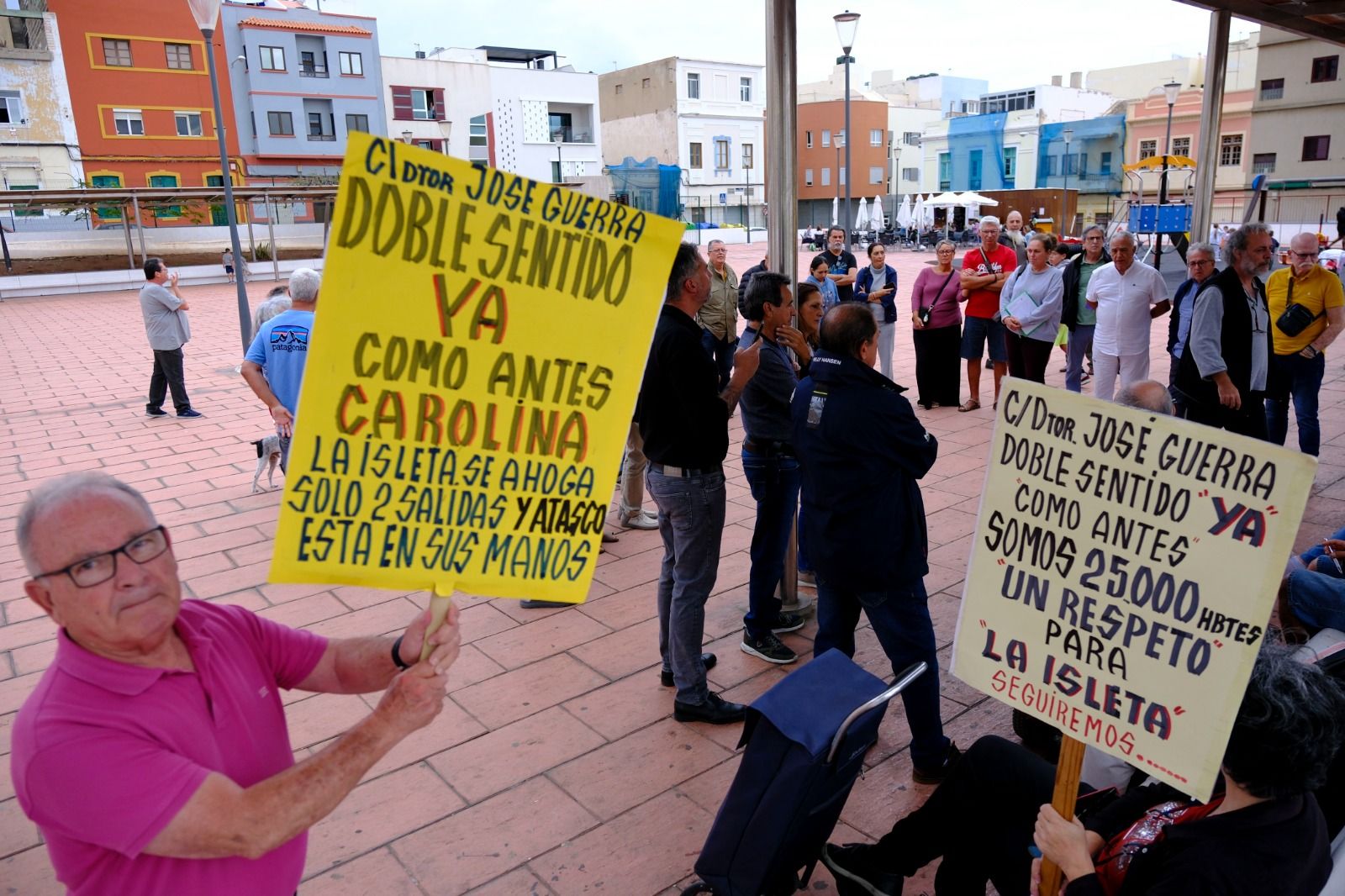 Los vecinos de La Isleta vuelven a la carga por la doble vía
