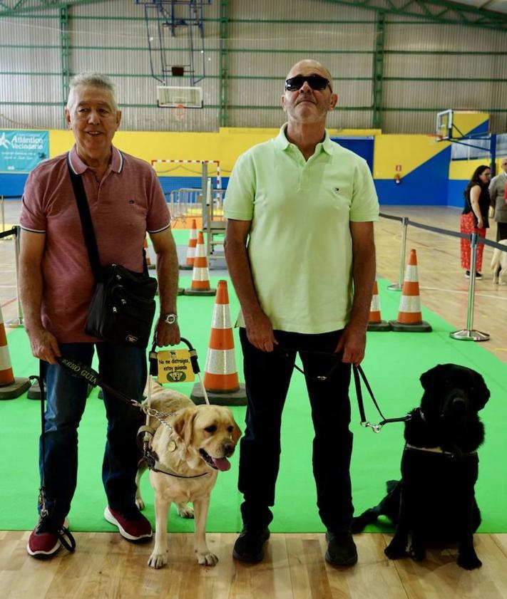 Imagen secundaria 2 - Muxu y Skye, los ojos de Carmelo y Paco en Santa Lucía