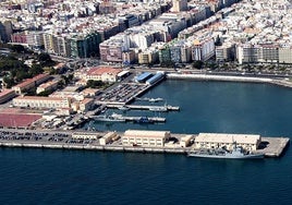 Panorámica desde el cielo de Las Palmas de Gran Canaria de la Base Naval.