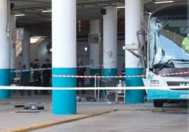 Así quedó la guagua de la línea 7 Puerto del Rosario-El Cotillo tras el mortal accidente en 2023.