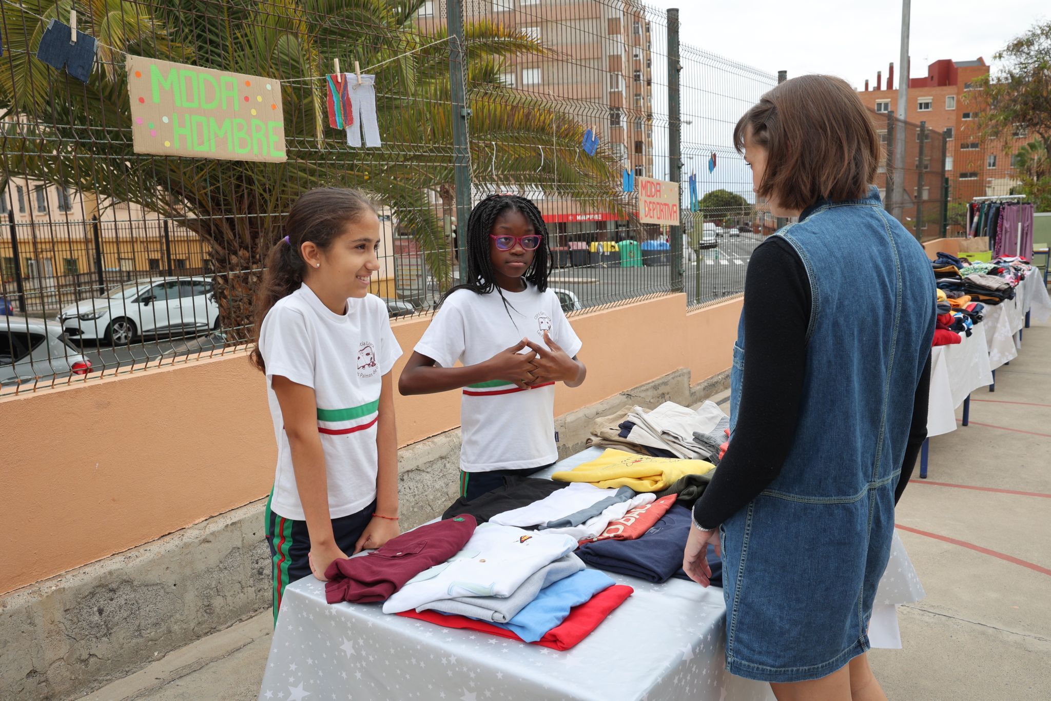El CEIP García Lorca celebra un mercadillo solidario