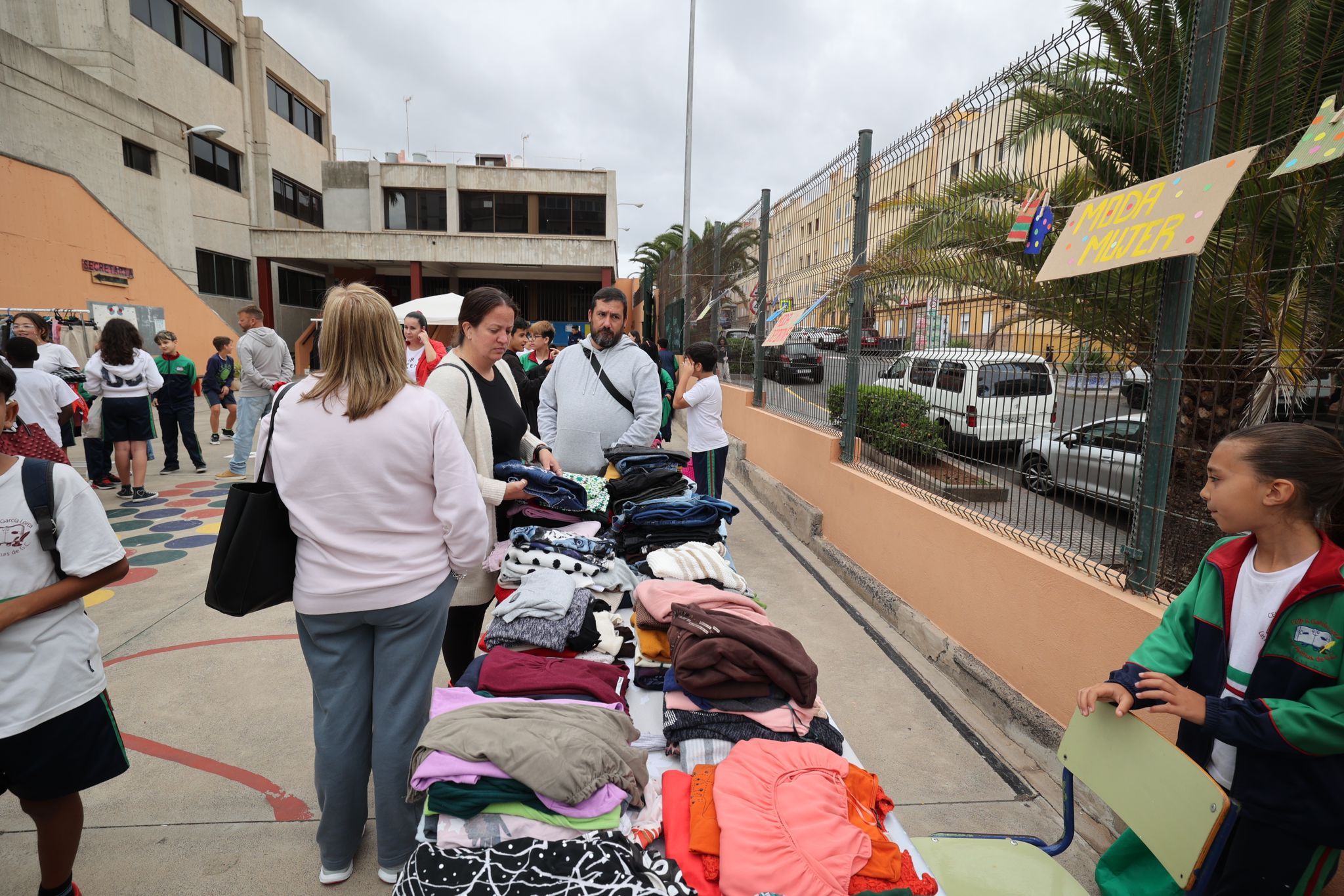 El CEIP García Lorca celebra un mercadillo solidario