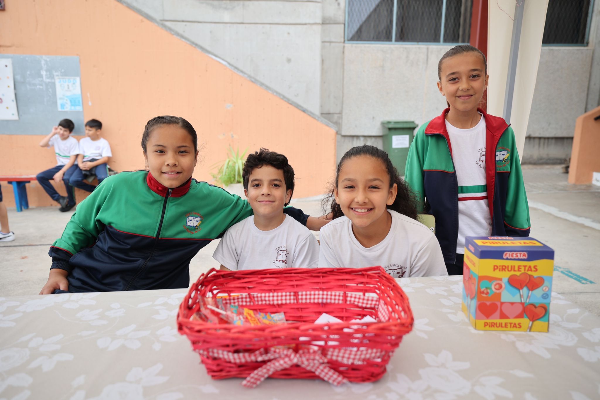 El CEIP García Lorca celebra un mercadillo solidario