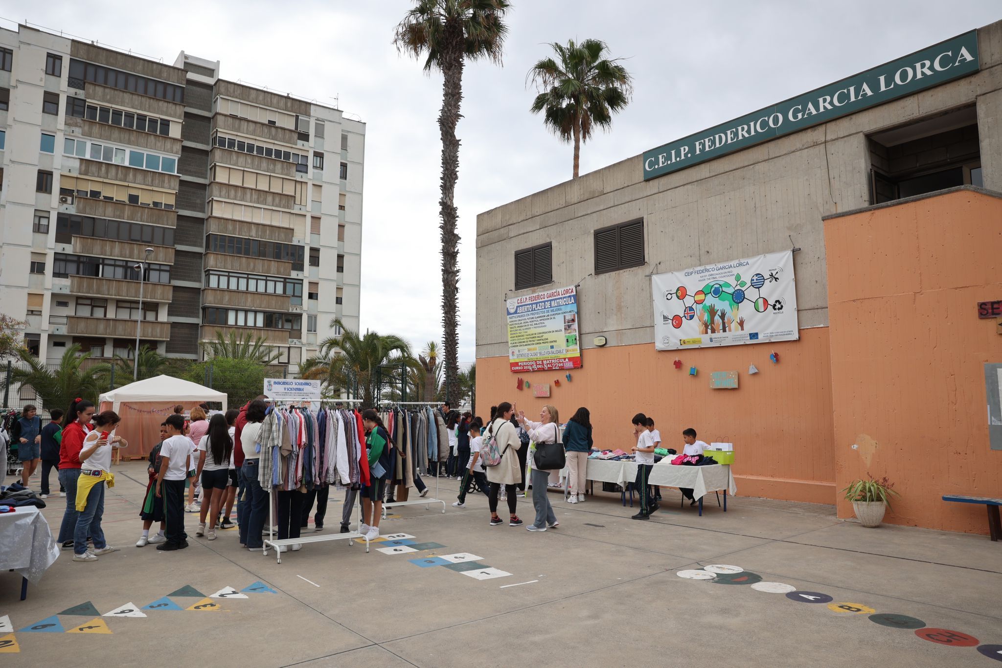 El CEIP García Lorca celebra un mercadillo solidario