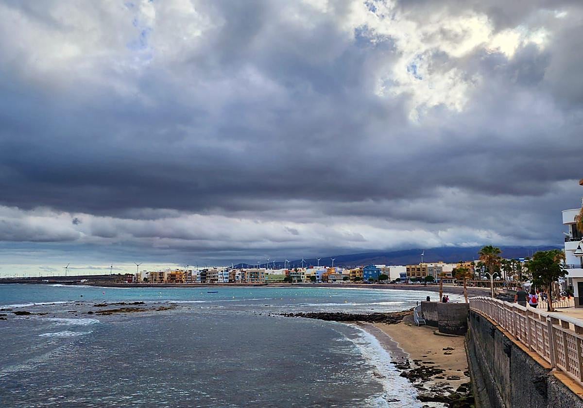 Las nubes hacen acto de presencia en el sureste de Gran Canaria.