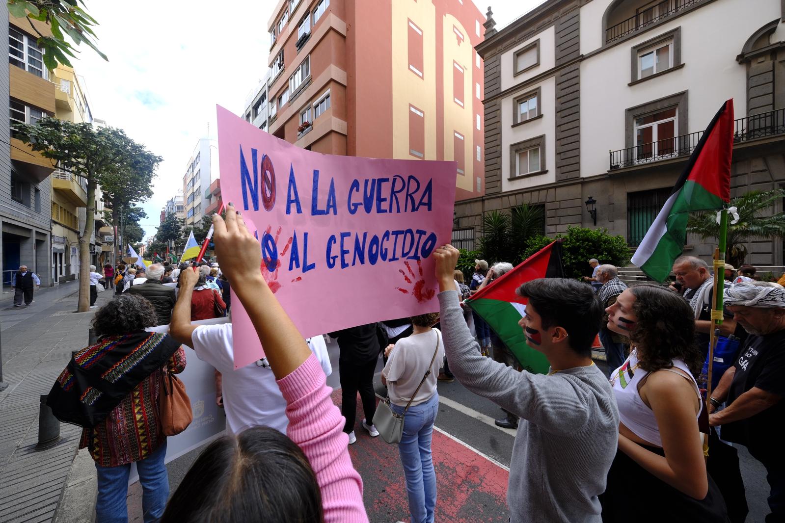 La manifestación a favor de Palestina en Las Palmas de Gran Canaria, en imágenes
