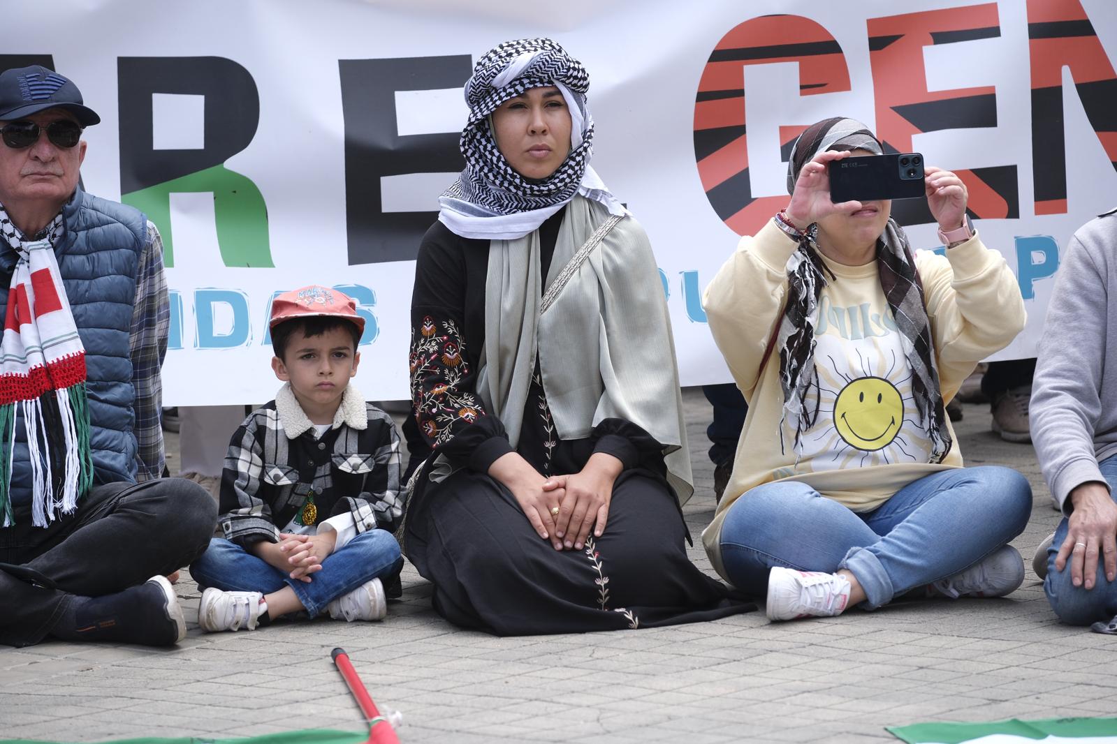 La manifestación a favor de Palestina en Las Palmas de Gran Canaria, en imágenes