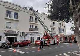 Imagen del edificio evacuado por el incendio.