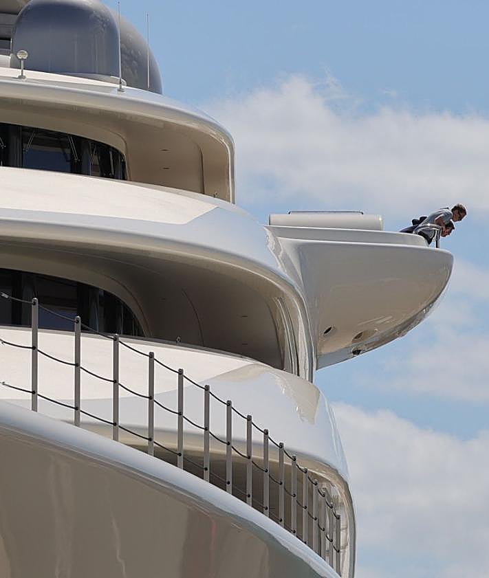 Imagen secundaria 2 - El yate de megalujo &#039;Opera&#039; irrumpe en el puerto de Las Palmas