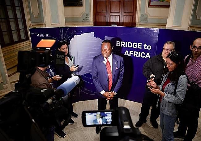 El rector del la Universidad de Guinea Ecuatorial, Filiberto Ntutumu.