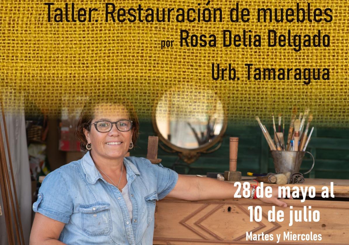 Rosa Delia Delgado imparte el taller de restauración de muebles en la urbanización Tamaragua, en el municipio de La Oliva.