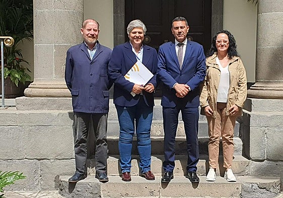 Reunión de la Comisionada de Transparencia con la FECAI.