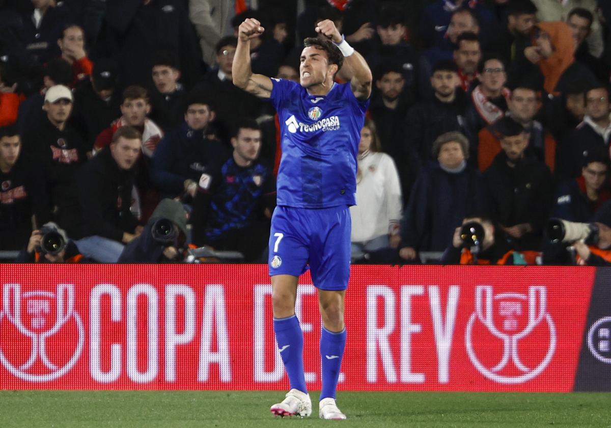 Jaime Mata celebra un gol este curso.