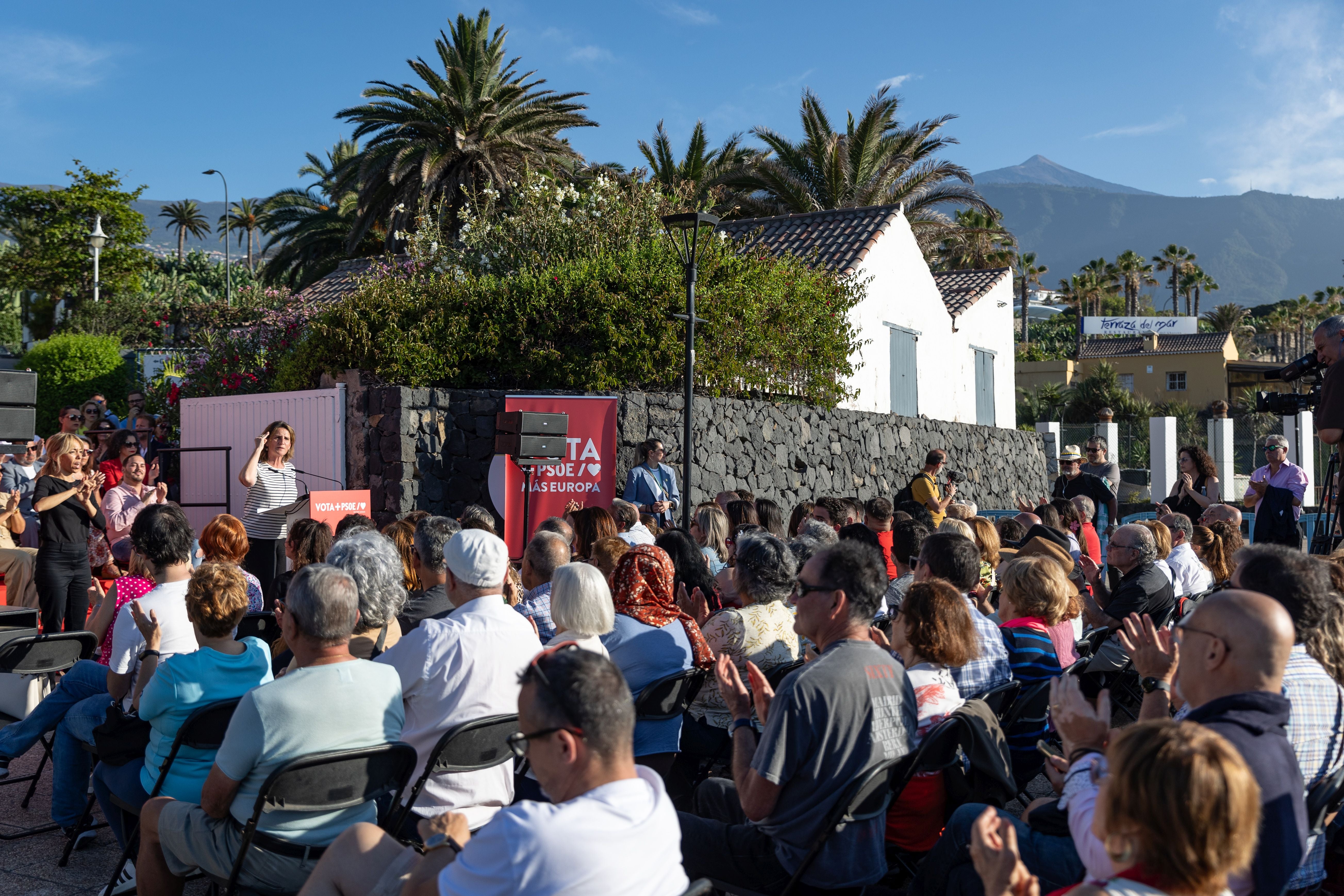Teresa Ribera participa en un acto de campaña en Tenerife