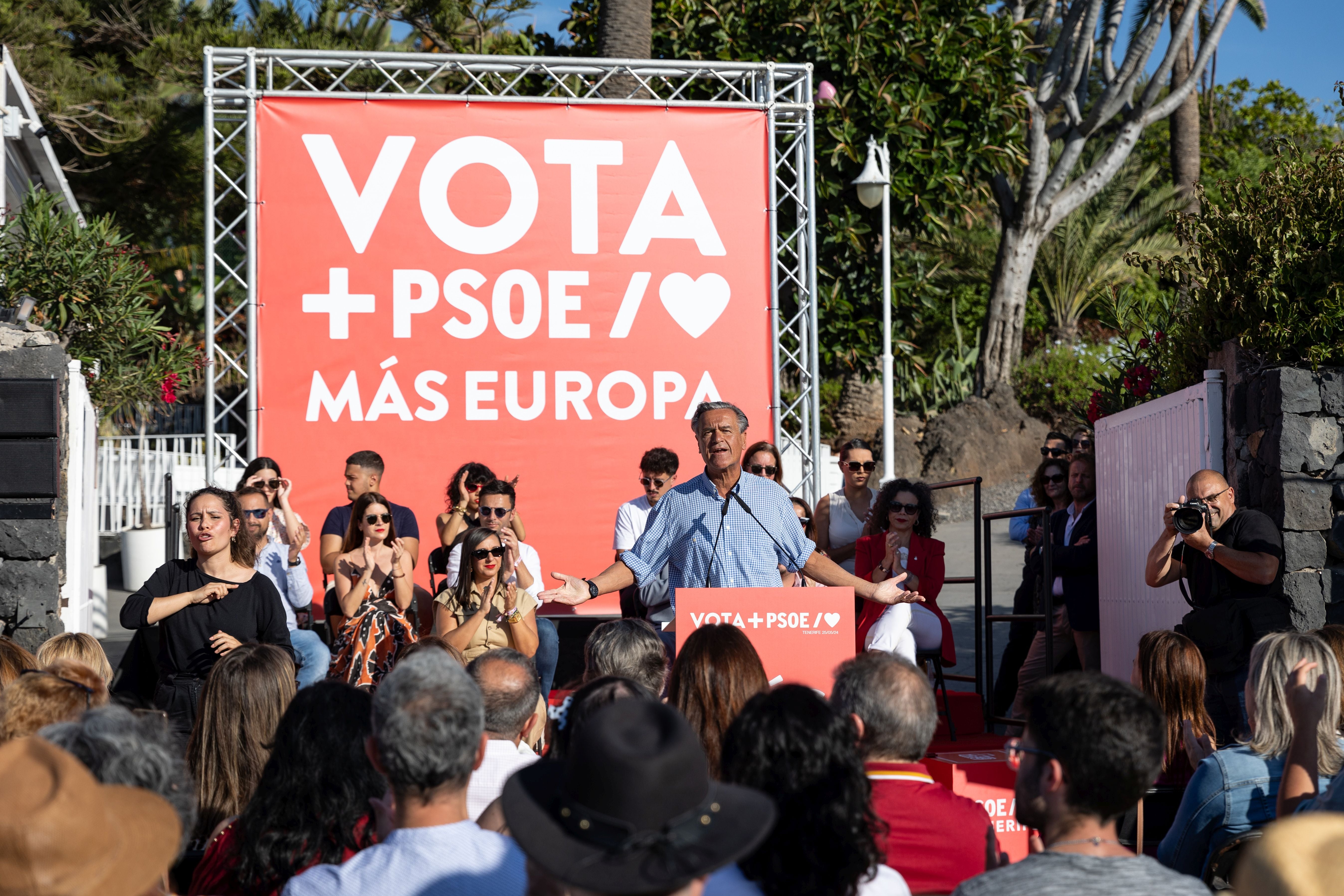Teresa Ribera participa en un acto de campaña en Tenerife