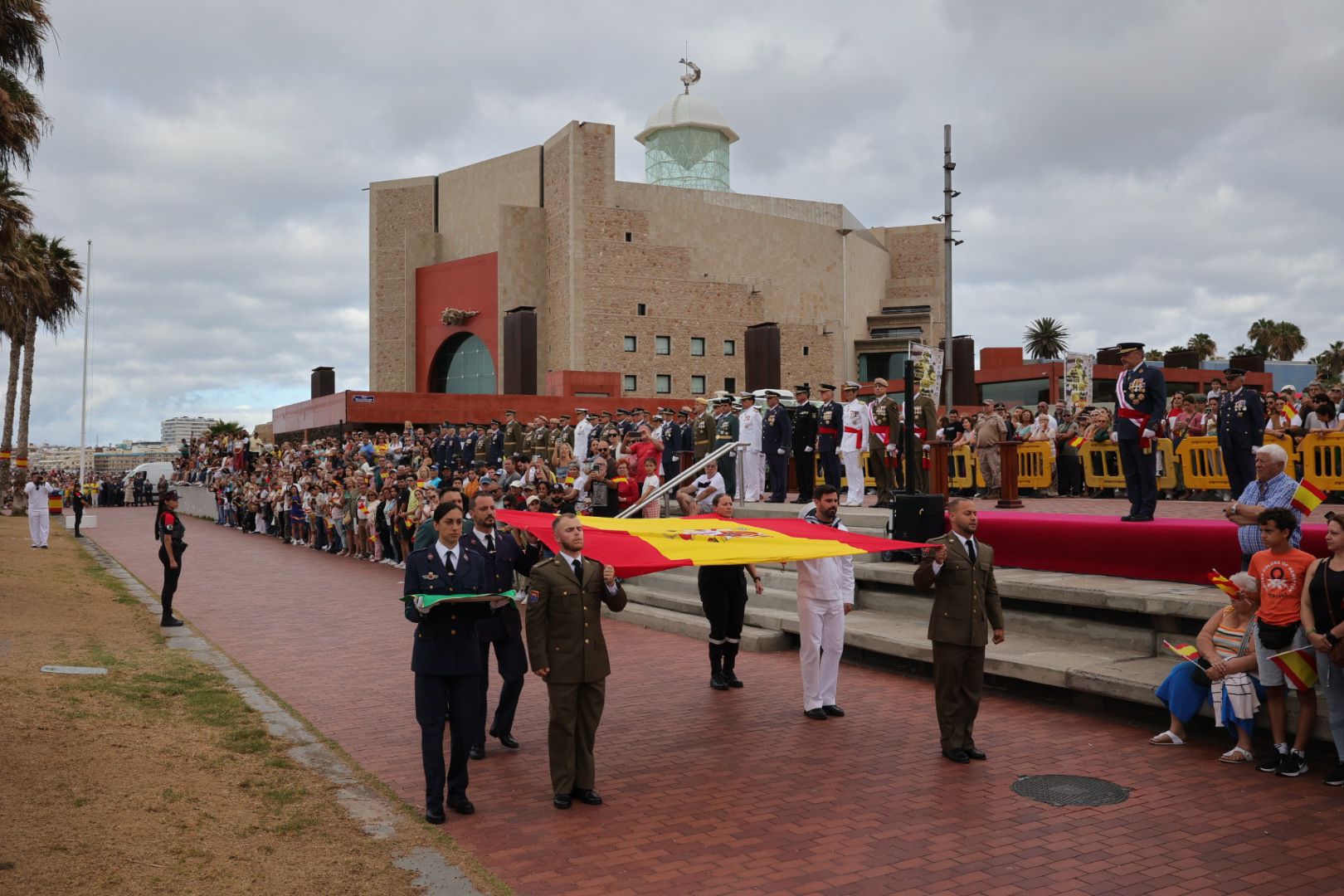 El desfile de las Fuerzas Armadas, en imágenes