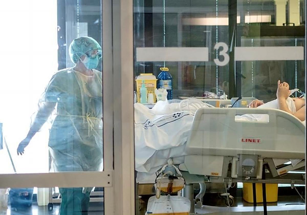 Imagen de archivo del área de UCI del Insular.
