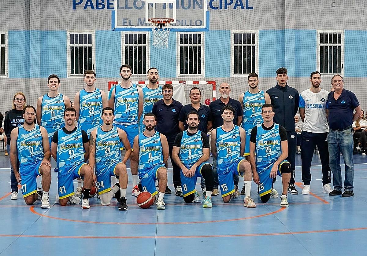 Foto de familia de la plantilla 2023-2024 del CB Roque Grande Valsequillo