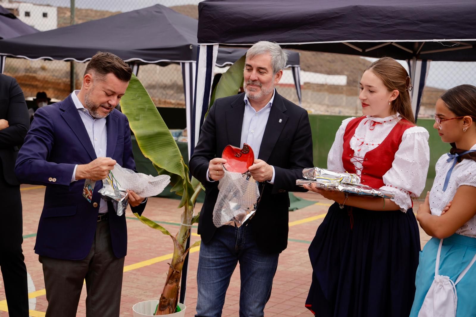 La visita de Clavijo al instituto de Enseñanza Secundaria Roque Amagro, en imágenes