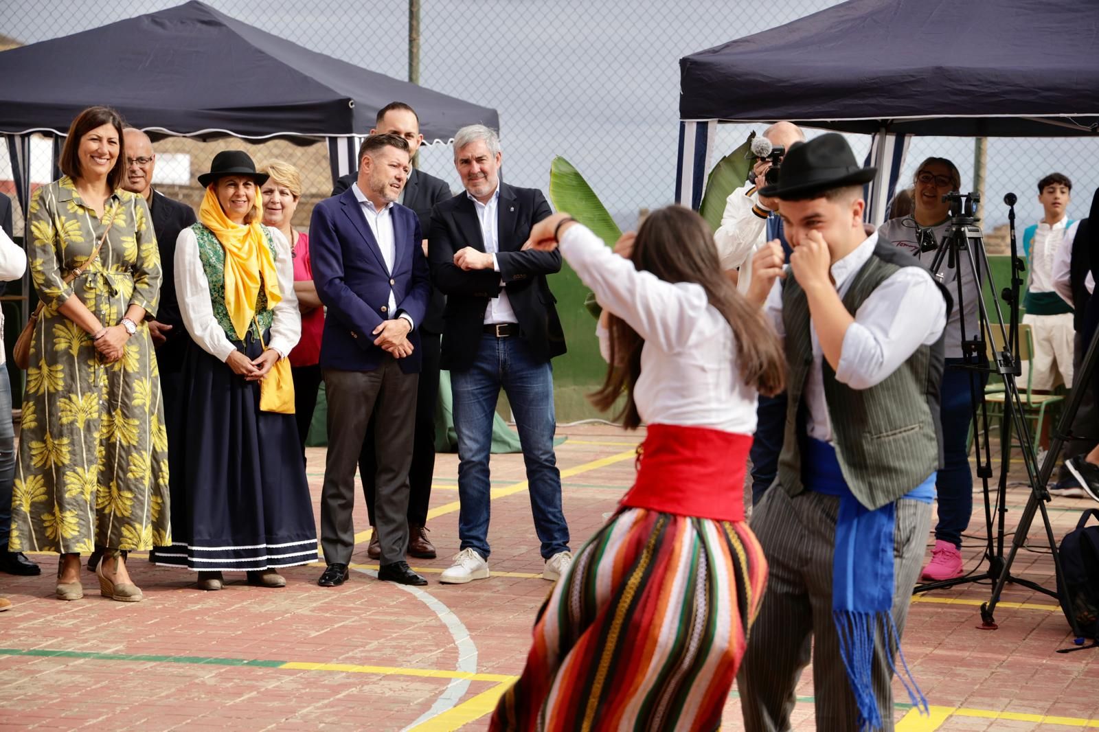 La visita de Clavijo al instituto de Enseñanza Secundaria Roque Amagro, en imágenes