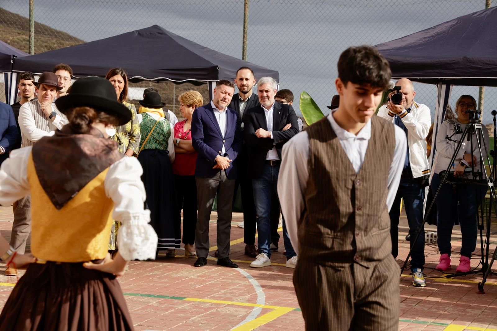 La visita de Clavijo al instituto de Enseñanza Secundaria Roque Amagro, en imágenes