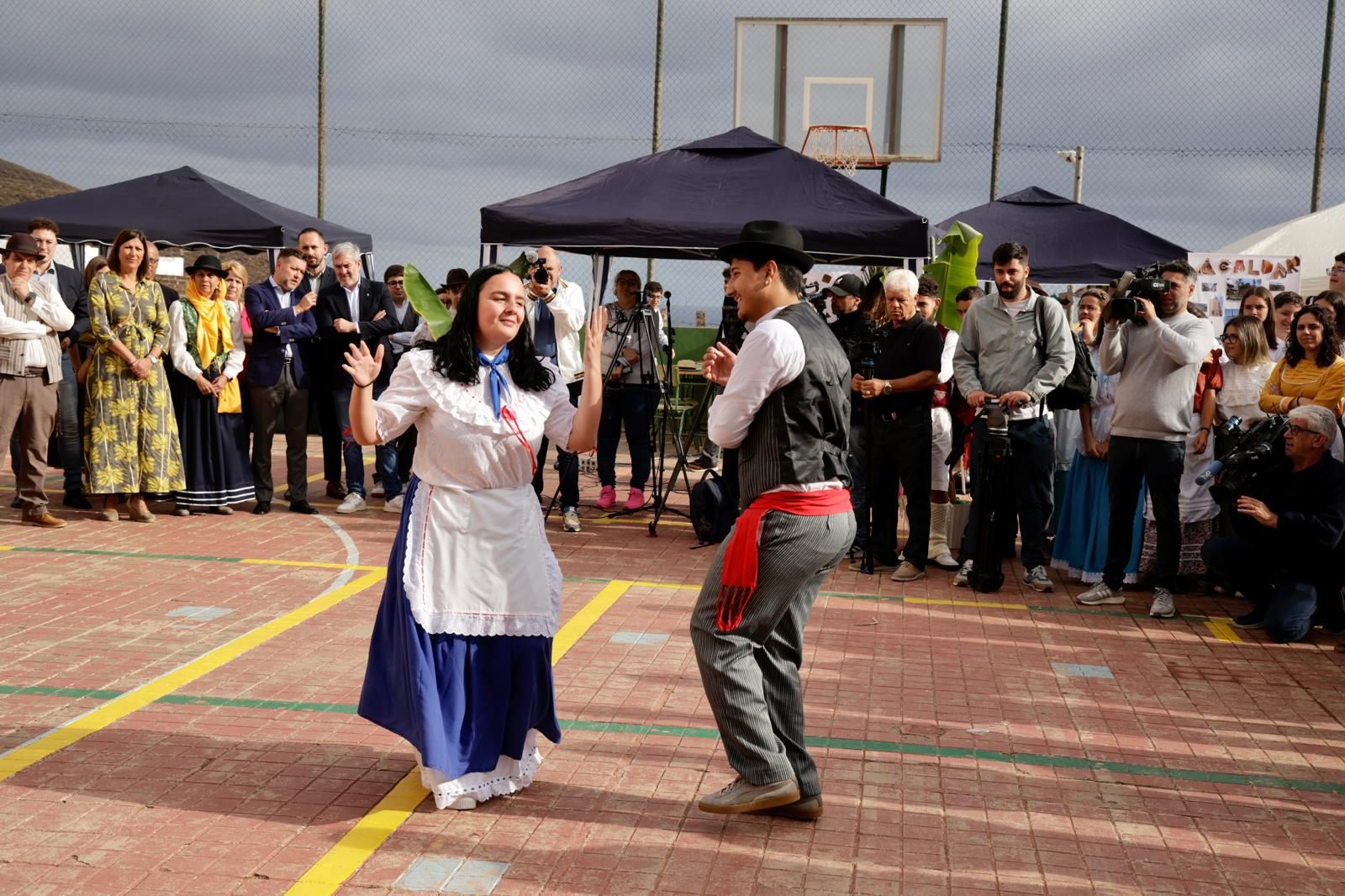La visita de Clavijo al instituto de Enseñanza Secundaria Roque Amagro, en imágenes