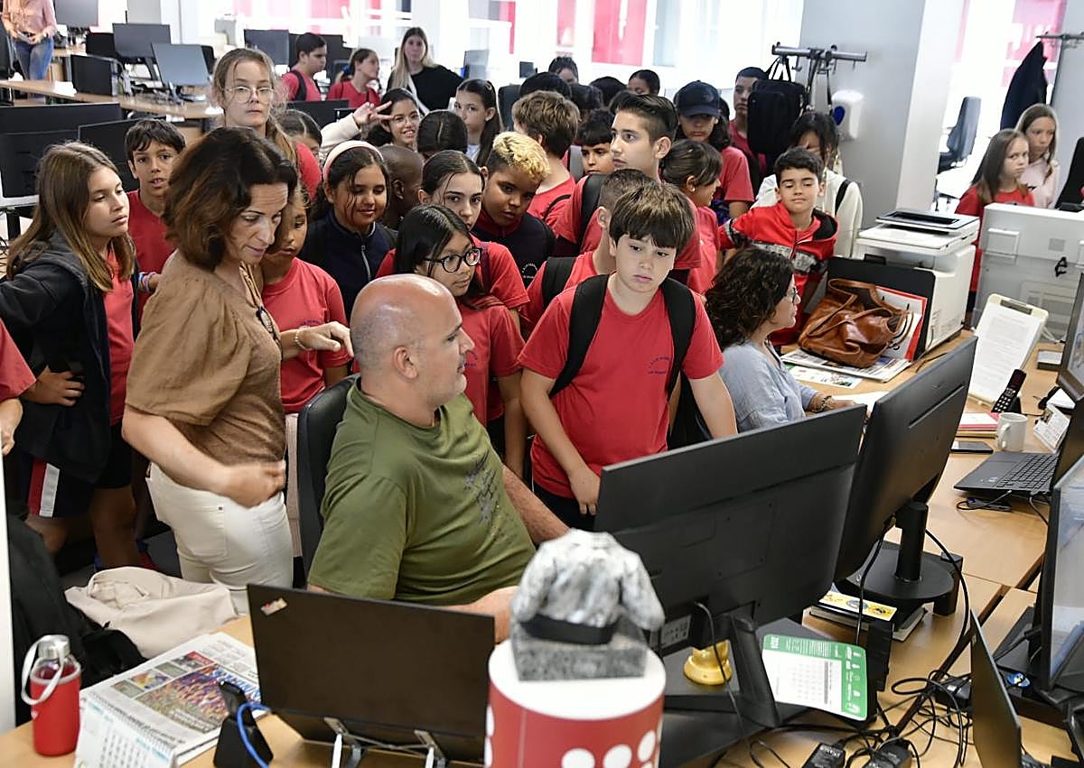 Imagen secundaria 1 - El CEIP Aguadulce visita la redacción de CANARIAS7