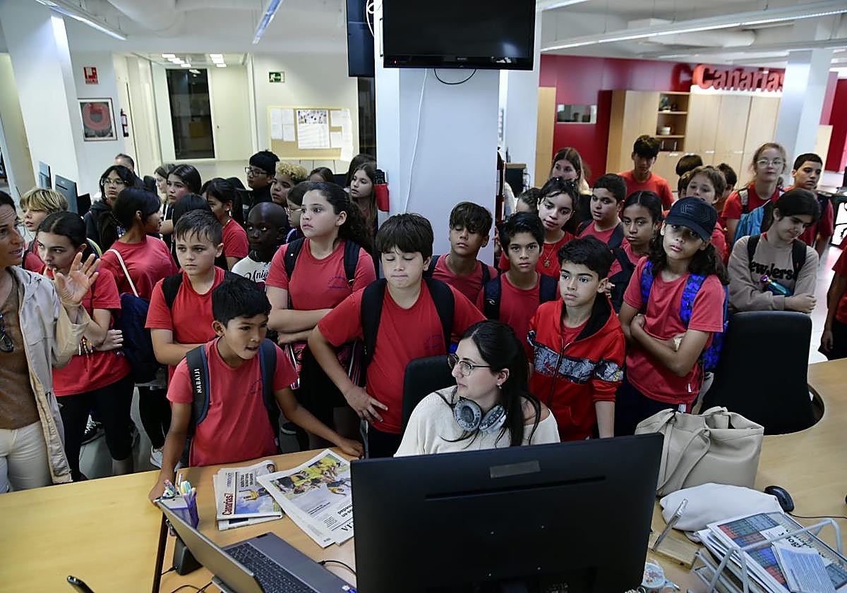 Imagen principal - El CEIP Aguadulce visita la redacción de CANARIAS7