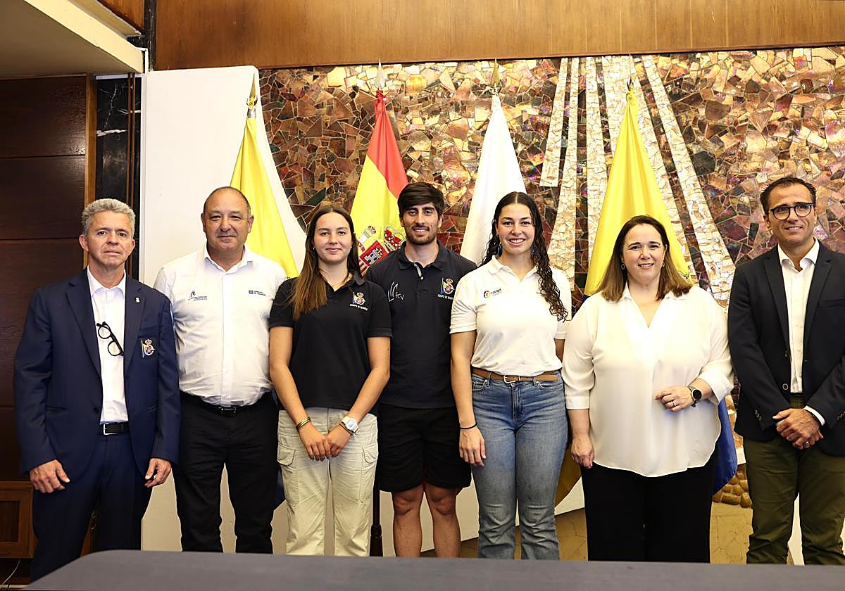 Foto de familia. Alejandro Martín, Rafael Bonilla, Enrichetta Bettini, Elena Barrio, Maica López Galán y Ángel Sabroso.