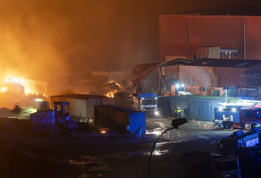 Las imágenes del incendio en el vertedero de Zonzamas