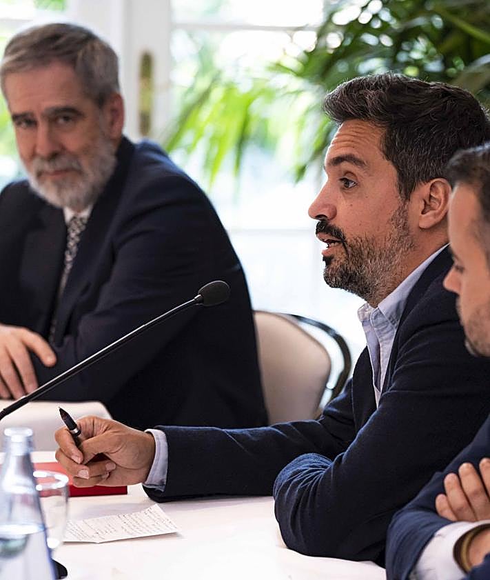 Imagen secundaria 2 - «Muchos riesgos en seguridad digital pueden evitarse con prevención»