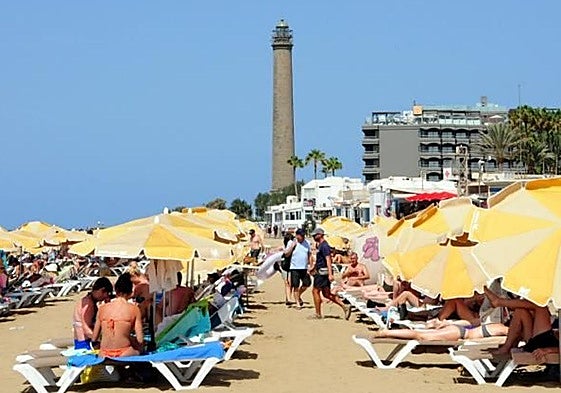 Hamacas en la playa de Maspalomas.