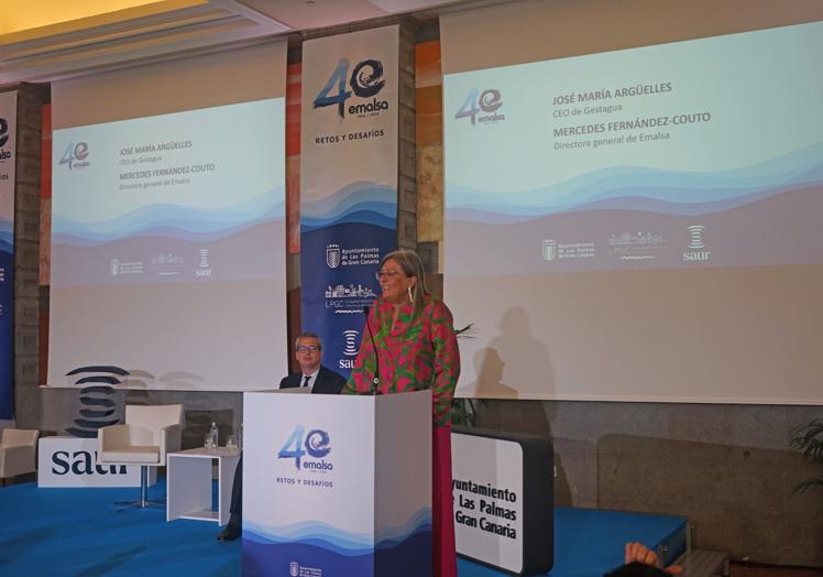 Mercedes Fernández-Couto, durante su intervención en las jornadas de Emalsa.
