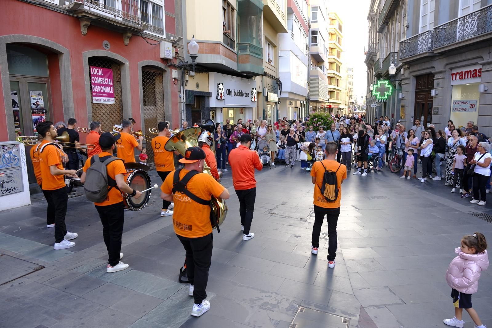 Música y alegría en el Pasacalles del Festival Canariona