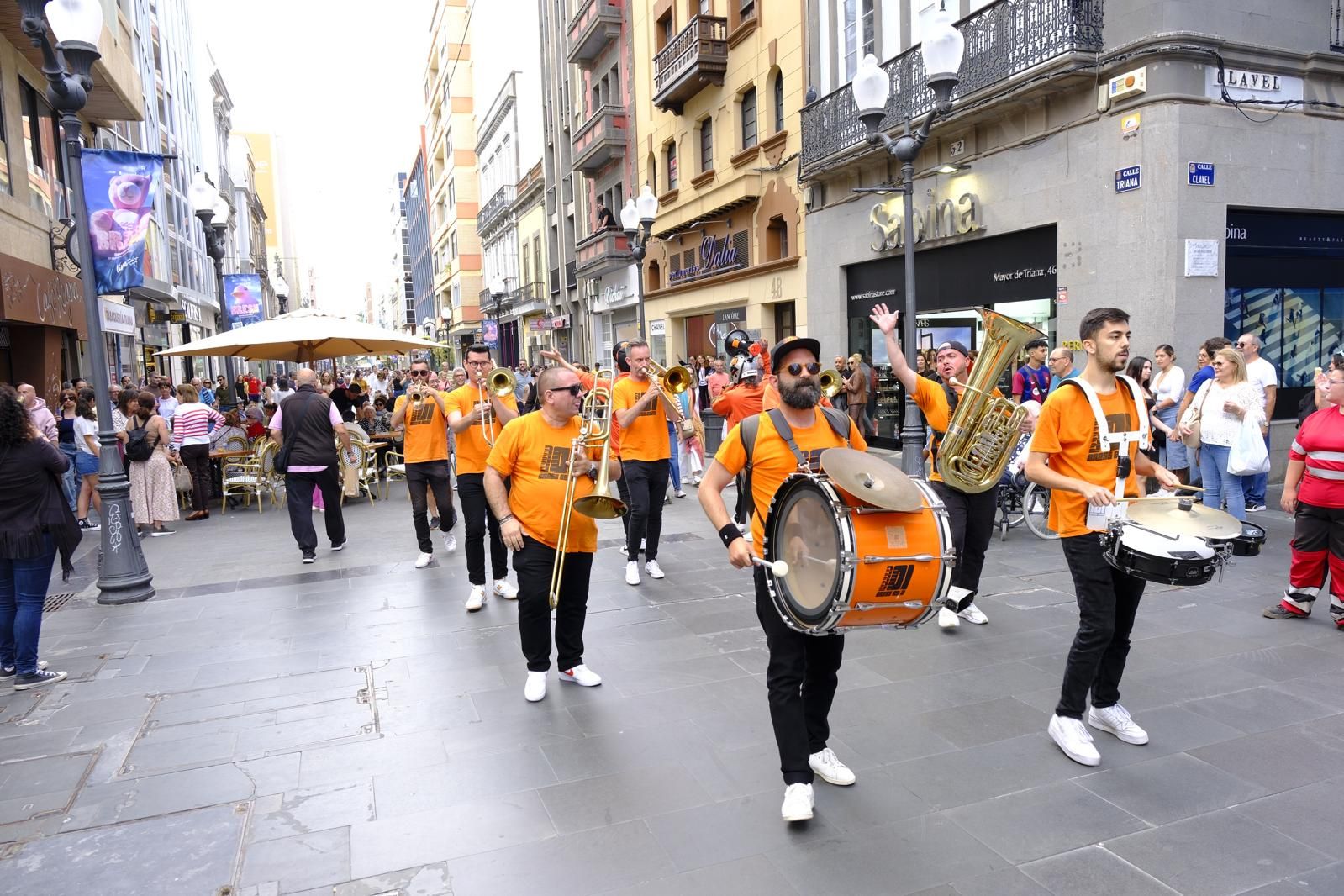 Música y alegría en el Pasacalles del Festival Canariona