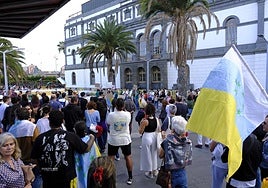Las protestas del 20A previas al acto institucional del Día de Canarias, en imágenes