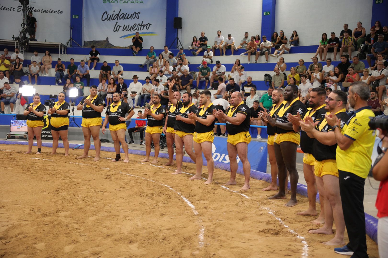 Las imágenes de la gran fiesta de la Luchada Institucional en Vecindario