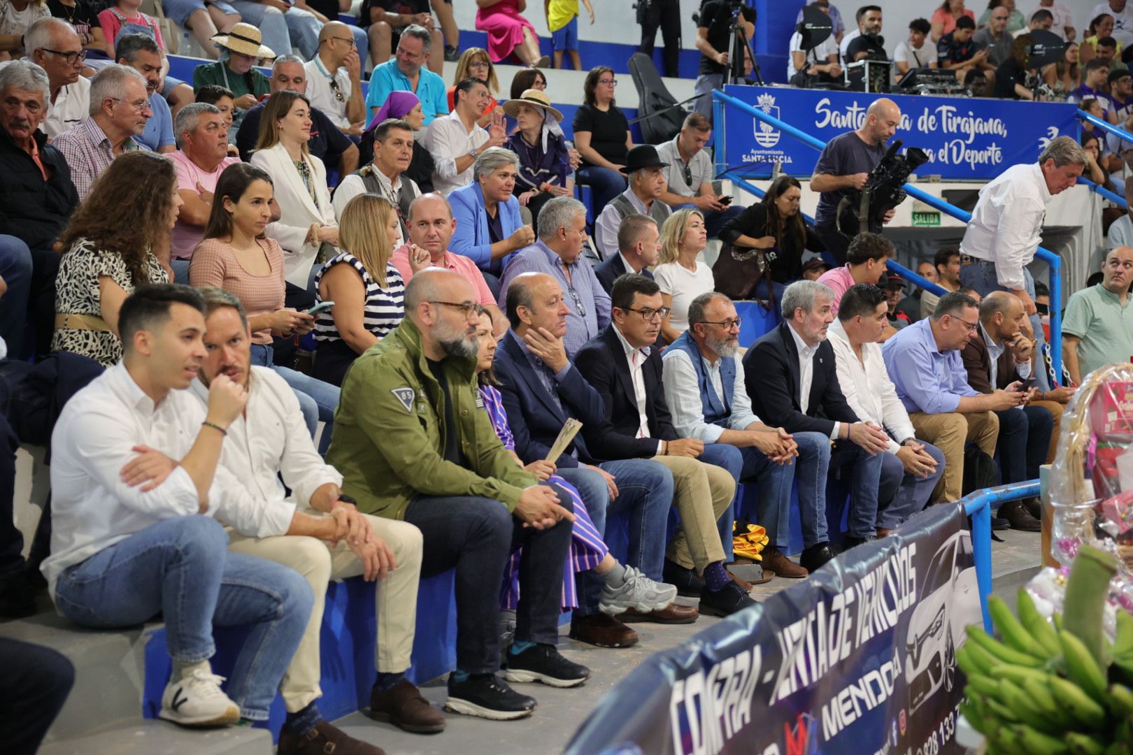 Las imágenes de la gran fiesta de la Luchada Institucional en Vecindario