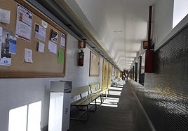 Imagen de archivo de uno de los pasillos de la Facultad de Ciencias de la Educación.