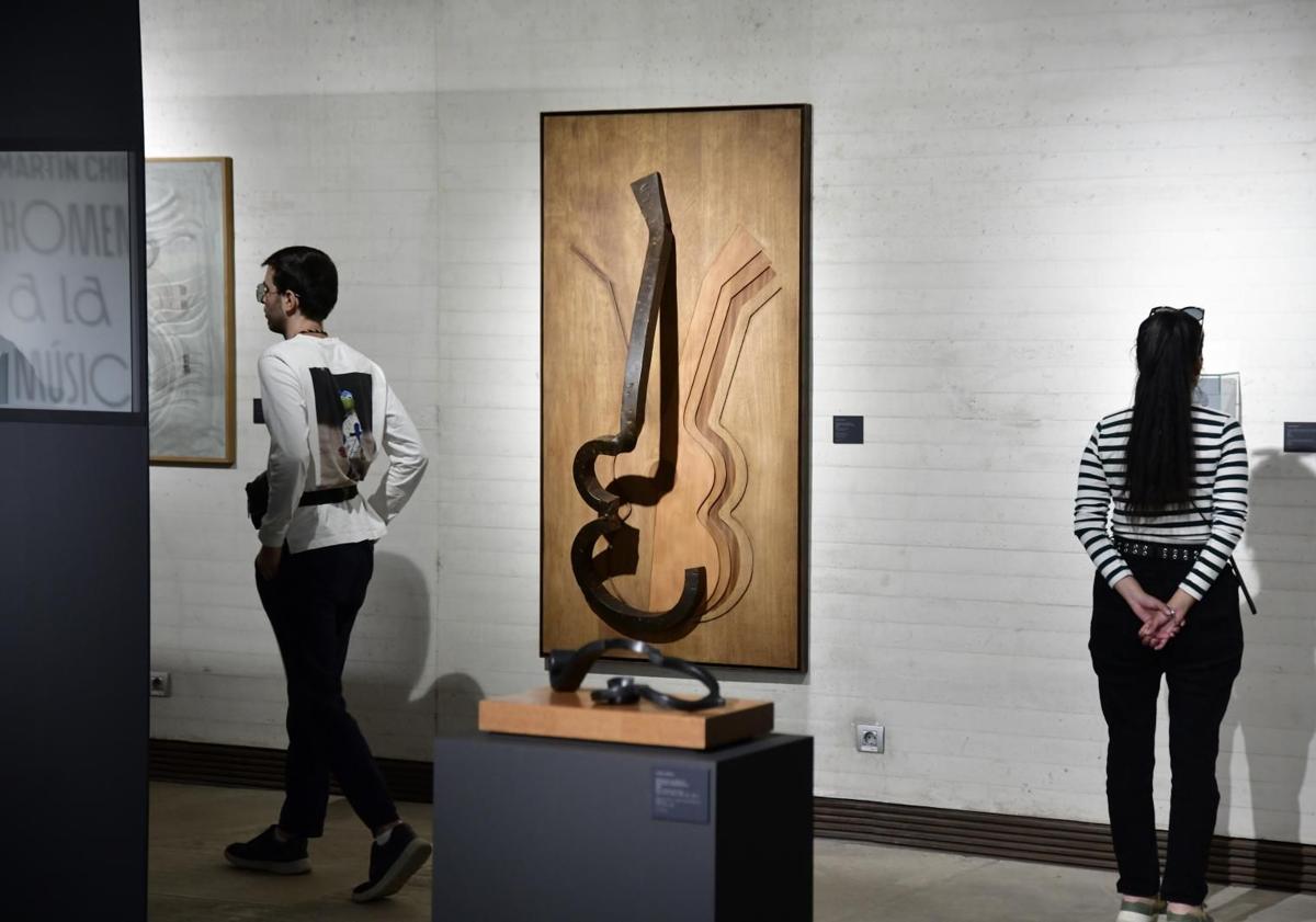 Imagen principal - Distintas imágenes de la muestra, en la sede de la Fundación, en el Castillo de la Luz.