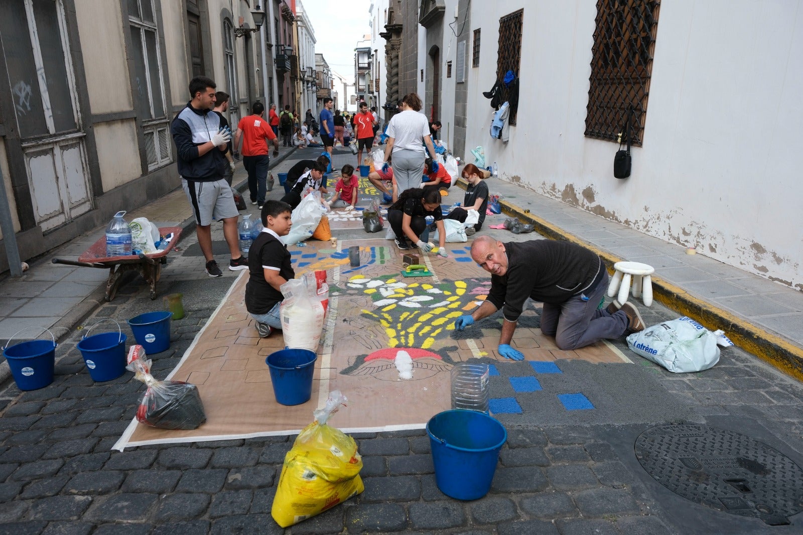 Flores, pasión y serrín en Vegueta