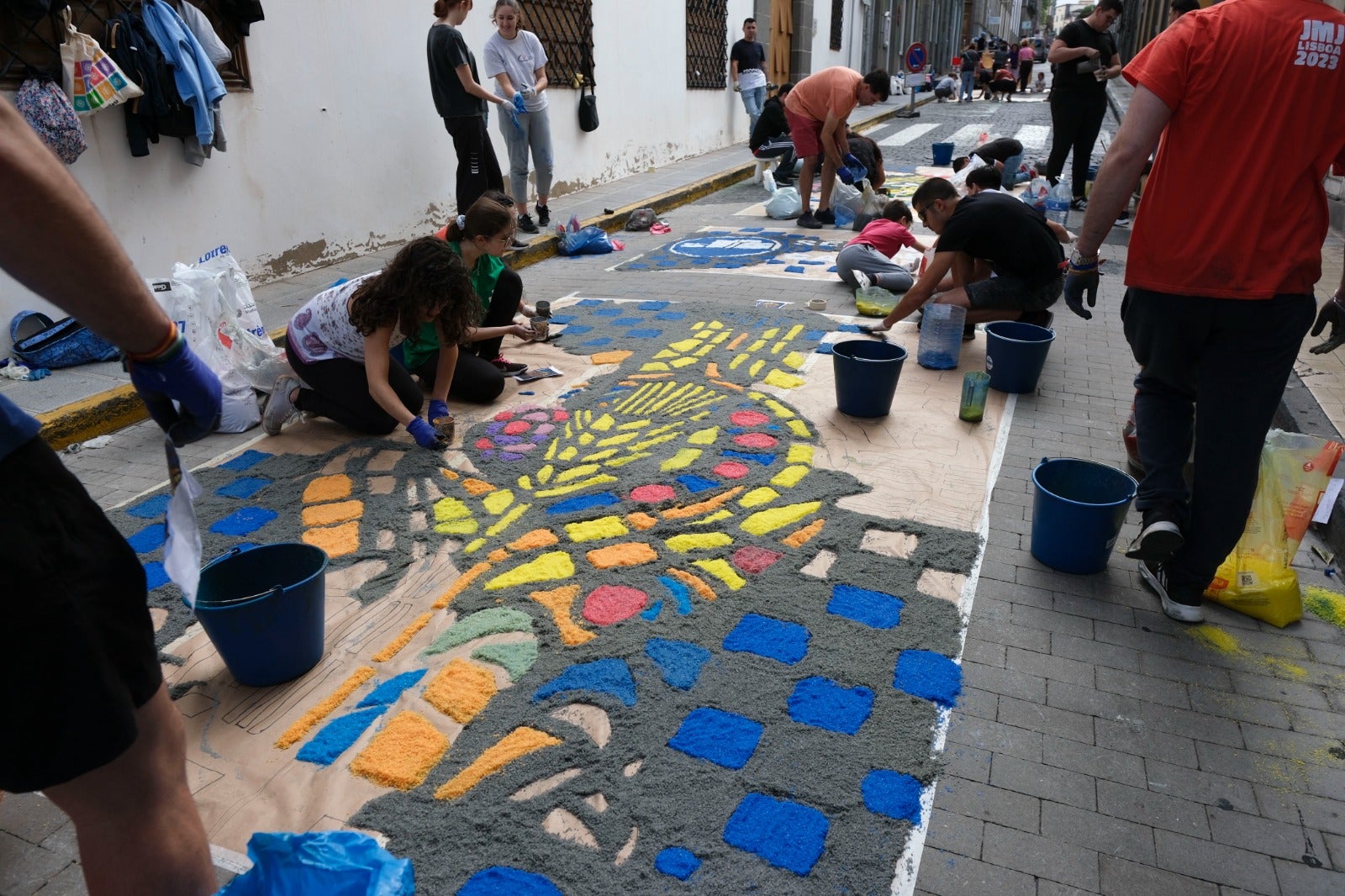 Flores, pasión y serrín en Vegueta