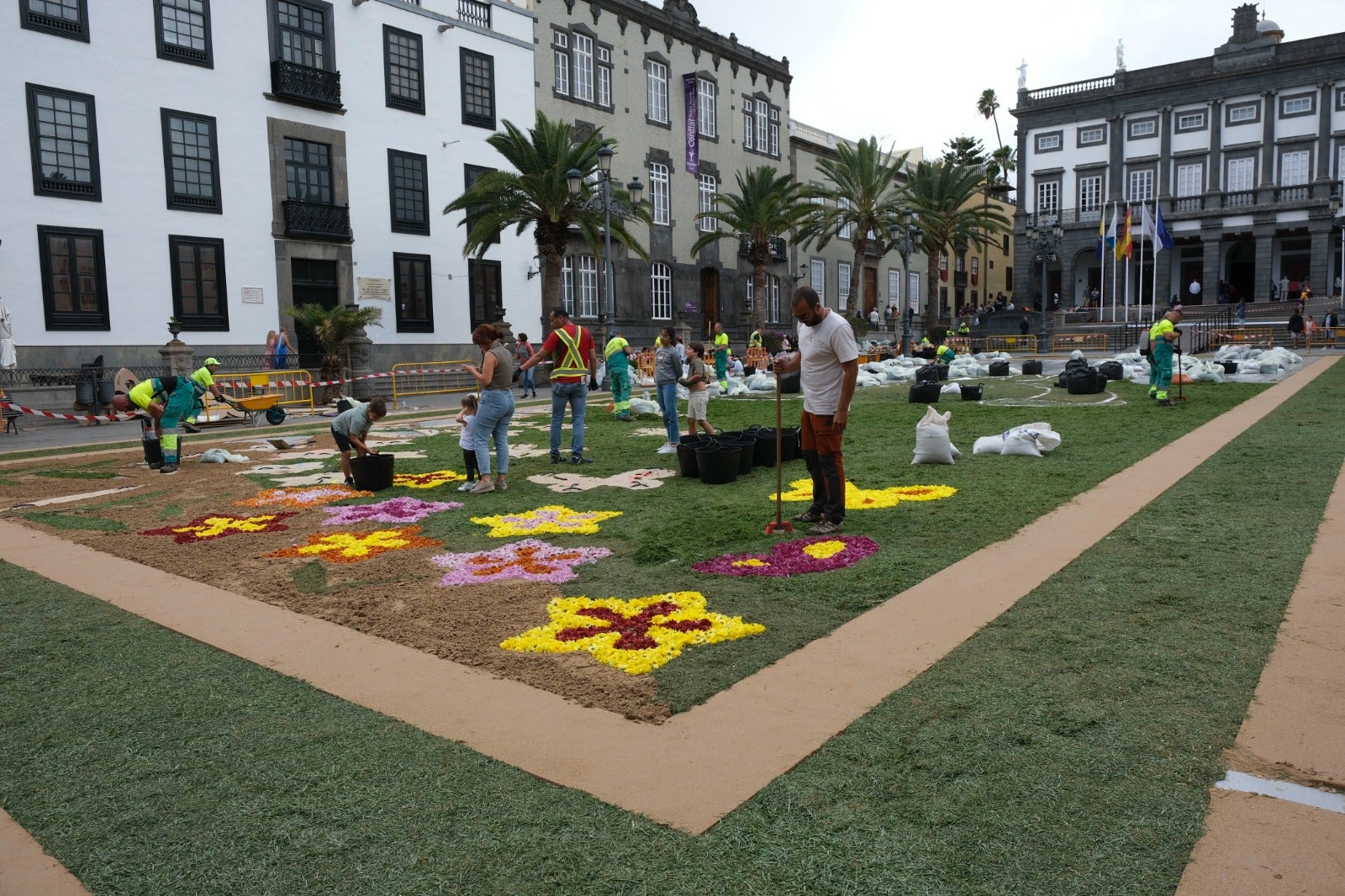 Flores, pasión y serrín en Vegueta