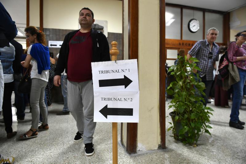 Foto de archivo de aspirantes en unas oposiciones de Educación.