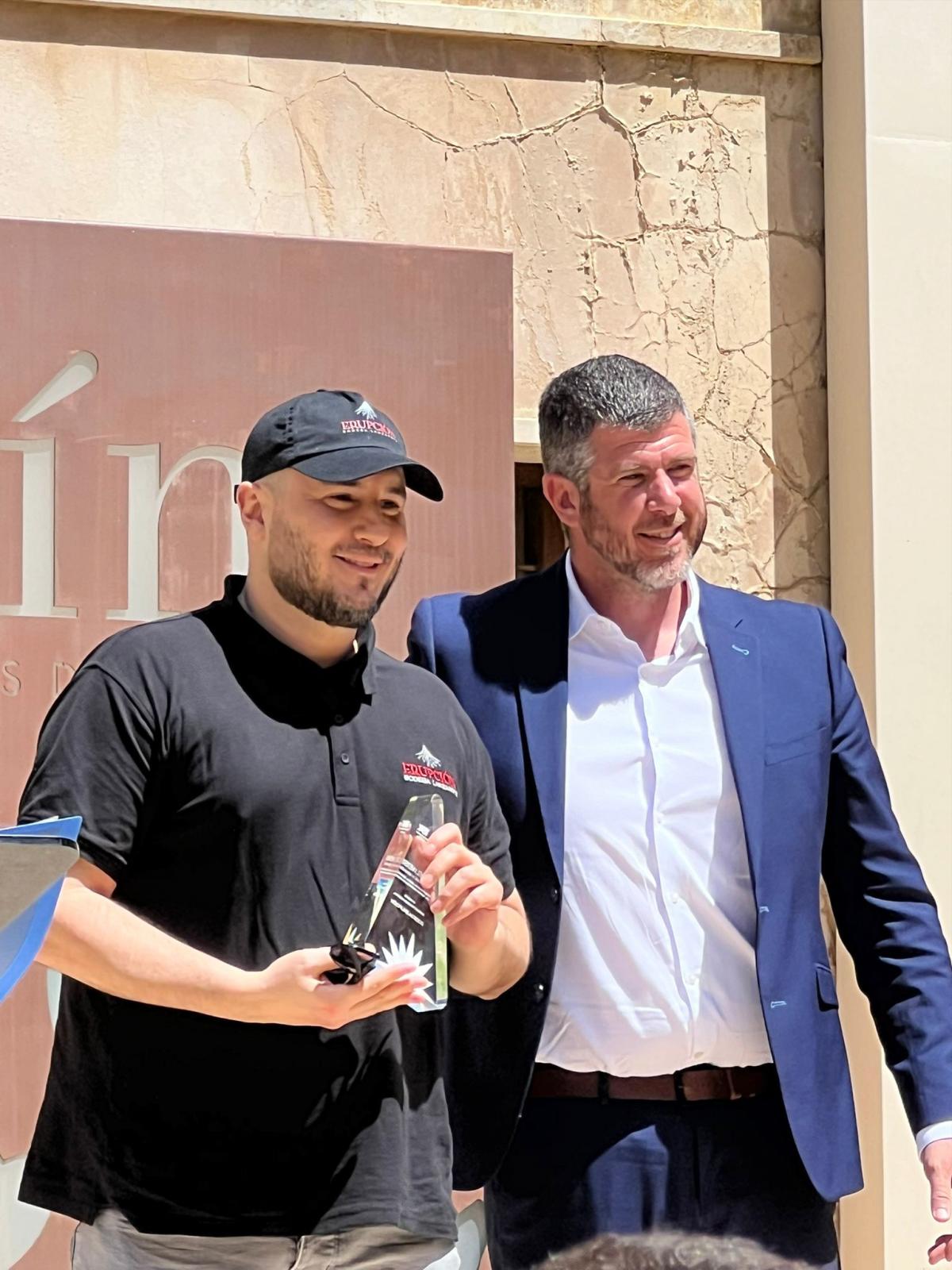 Premio para Erupción.